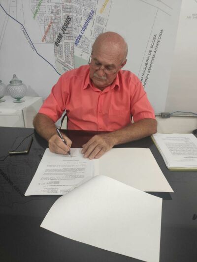 Imagem da notícia Prefeito de Figueirão cancela férias e segue à frente da gestão municipal